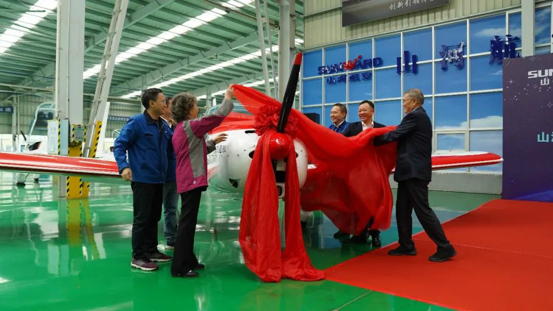 跨上新征程，，，，，，，，谱写壹定发航空工业新篇章 ——壹定发科技第99、100架SA60L(阿若拉)飞机正式下线