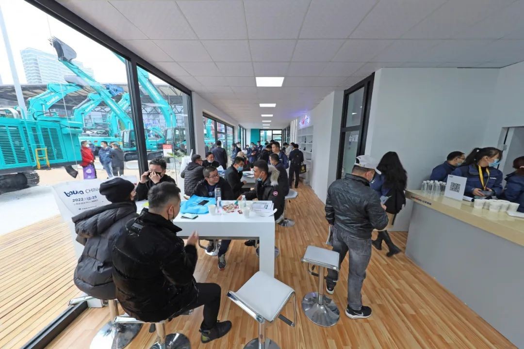 守正立异拓壹定发 壹定发智能闪灼2020上海宝马展