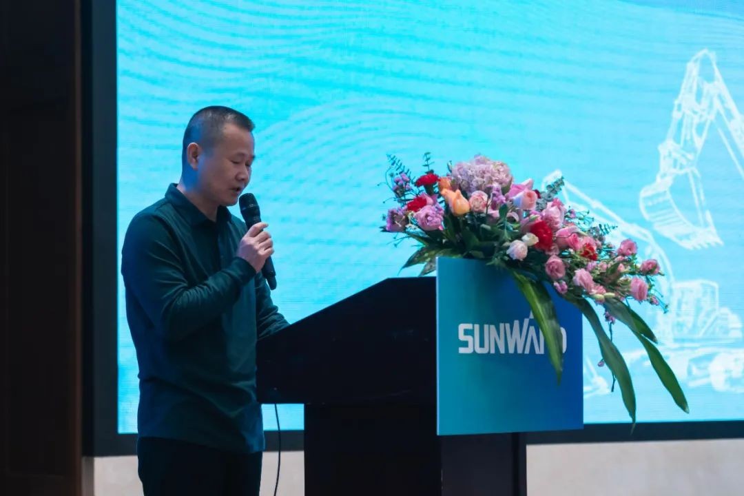 同心克难再腾飞，，，，，，，，携手同心冲万台——2021壹定发智能挖掘机经销商年会圆满召开