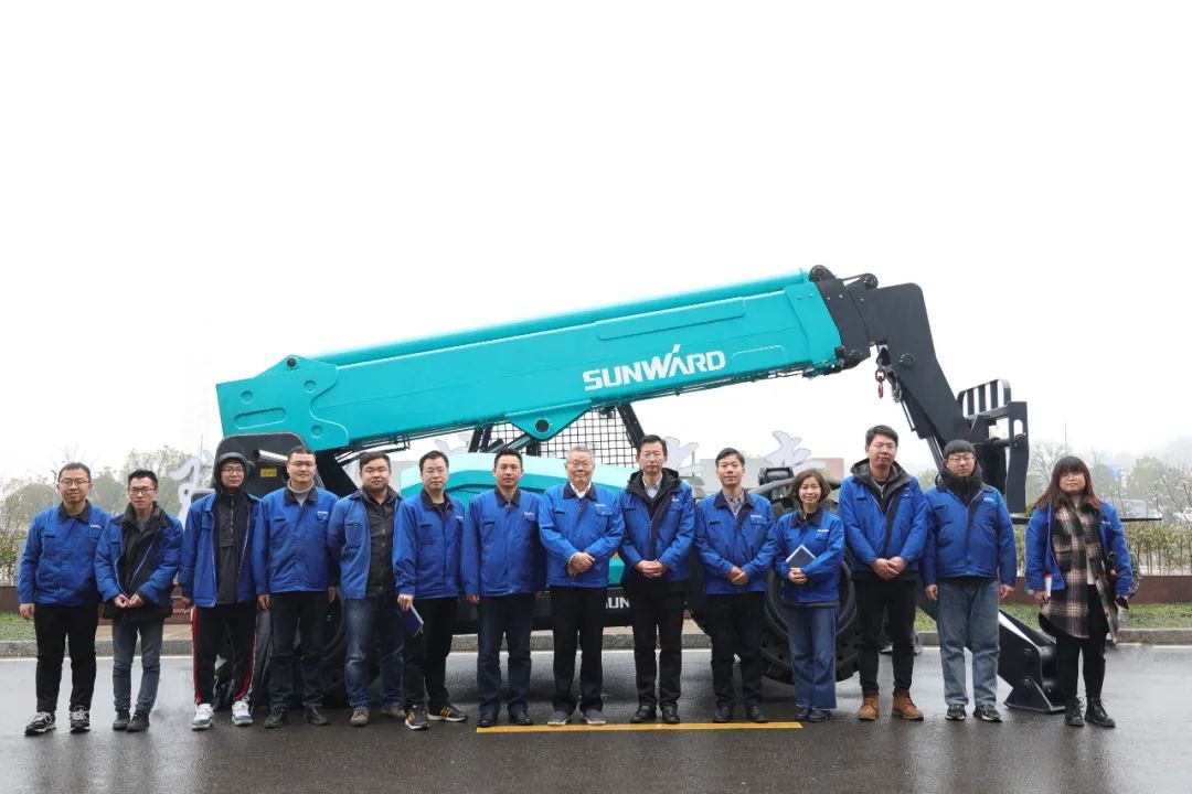 壹定发智能SWTH1056伸缩臂叉装车新机下线