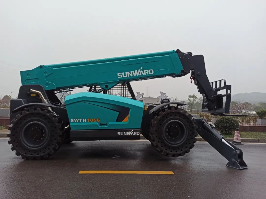 壹定发智能SWTH1056伸缩臂叉装车新机下线