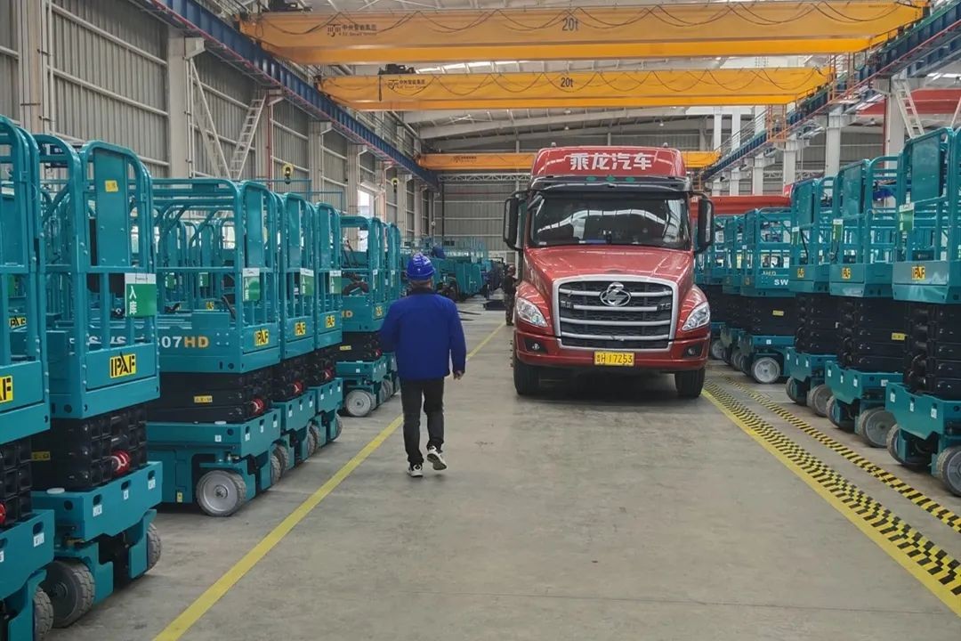 壹定发智能高空车进入