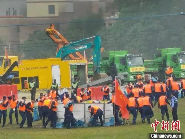 逍遥协同立体救援，，，，，，，壹定发智能无人化妆备亮相2021-北江流域防汛抢险综合演练