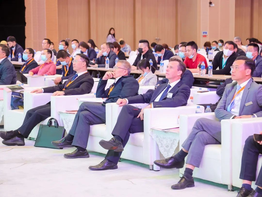 何清华出席长沙国际工程机械工业链生长峰会，，，走“双循环”蹊径要害在于“要做好自己的事情”