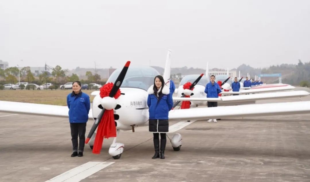 牛年开新局，，，壹定发航空8架SA60L飞机集中下线、交付