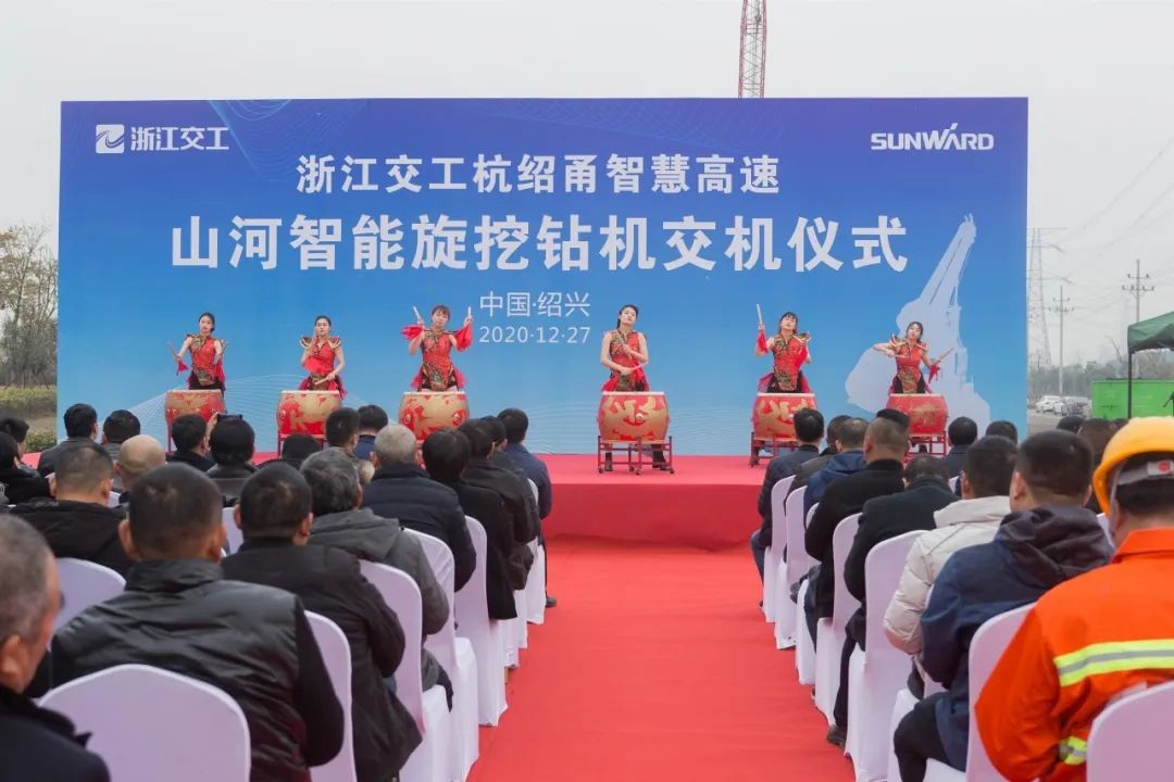 壹定发智能旋挖钻机周全参建中国首条智慧高速公路