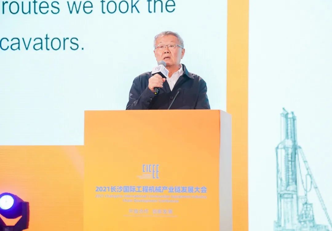 何清华出席长沙国际工程机械工业链生长峰会，，，走“双循环”蹊径要害在于“要做好自己的事情”