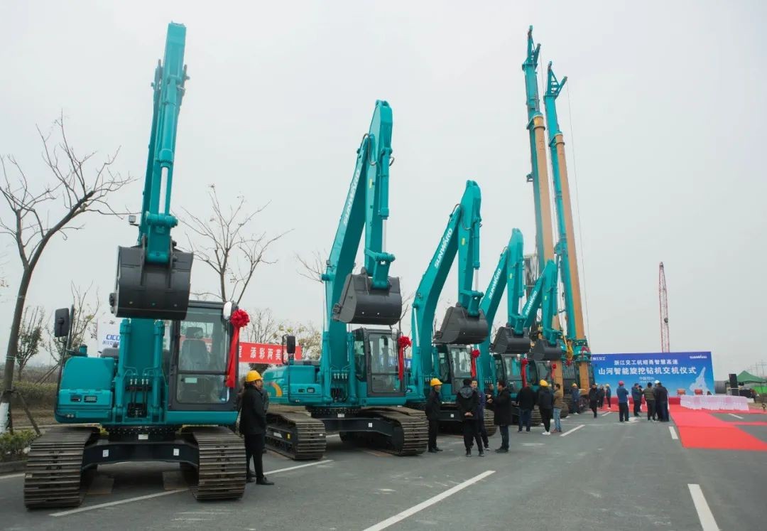 壹定发智能旋挖钻机周全参建中国首条智慧高速公路