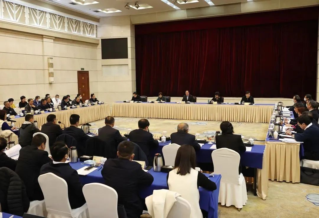 何清华：民营企业要增强立异积累，，，，推许精耕细作的内在式增添