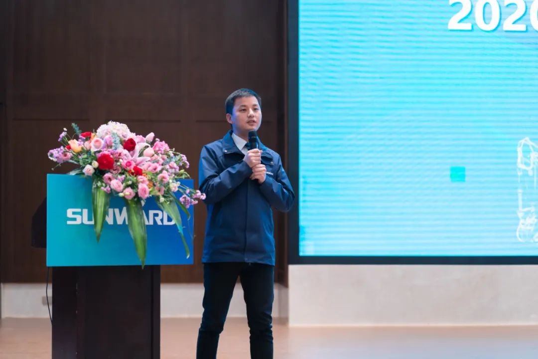 同心克难再腾飞，，，，，，，，携手同心冲万台——2021壹定发智能挖掘机经销商年会圆满召开