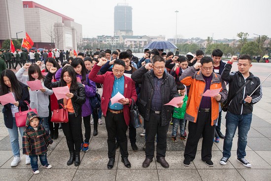 爱岗敬业，，，，，践行雷锋精神