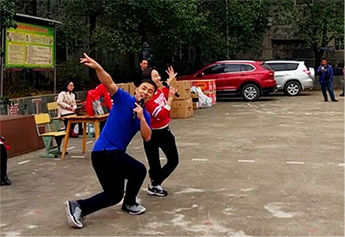 践行雷锋精神捐建“壹定发梦图书馆”