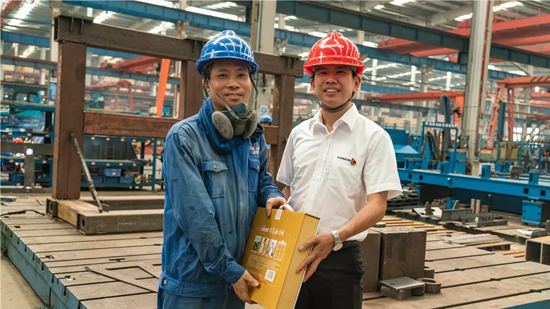 万力集团“送清凉”活动，，，慰问一线员工