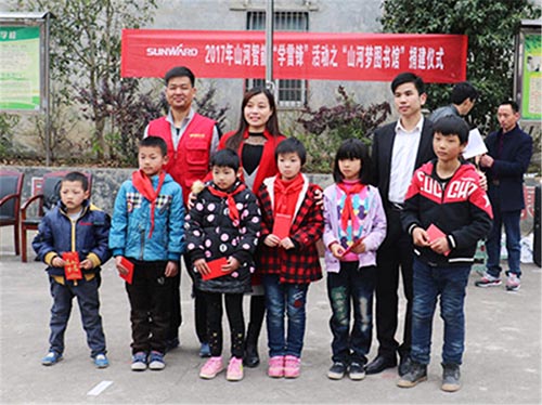 践行雷锋精神捐建“壹定发梦图书馆”