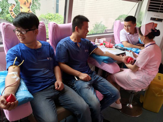 血液毗连你我大爱感动星城——记壹定发智能2016年夏日无偿献血活动