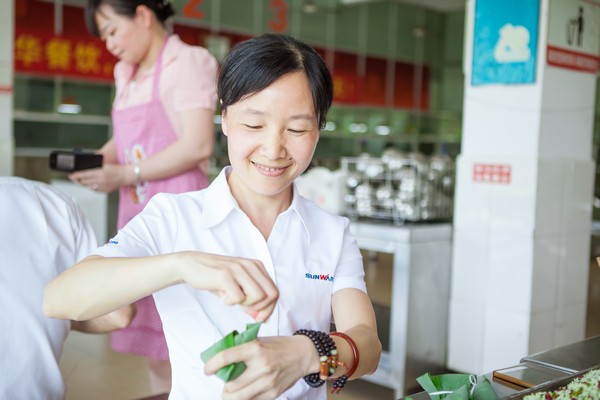 弘扬古板文化，，，，，，，共享浓情端午——记第三届“爱国心·壹定发情”包粽子角逐