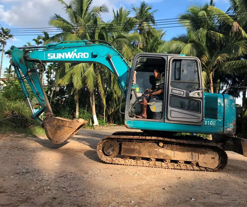 作为村里的创富标杆，，，陈老板的∶院爱将”事实是谁？？？？？？？