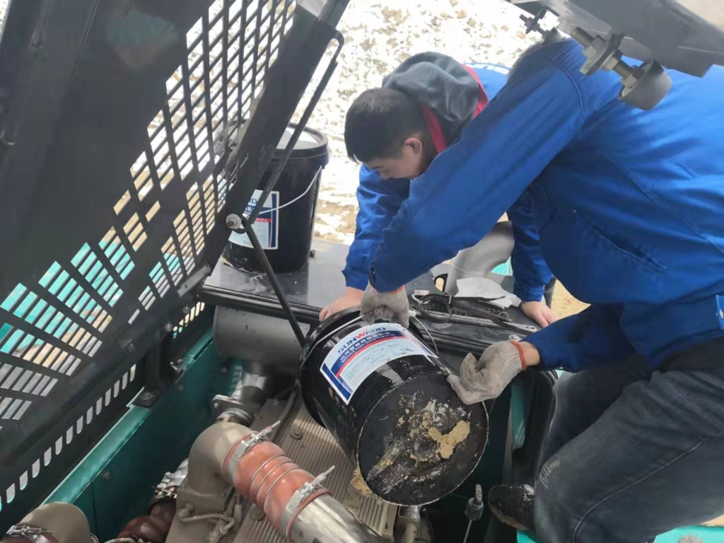 壹定发智能470挖机乐成挑战天下屋脊