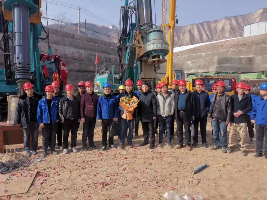 金戈铁马工程路 风雨无阻选壹定发