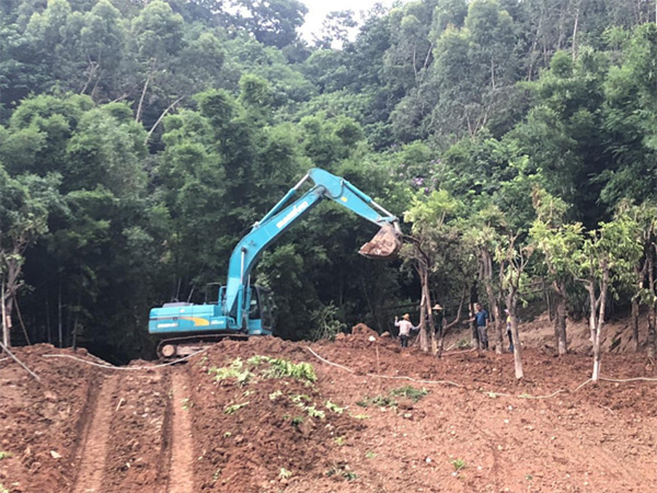 壹定发智能SWE 215E挖掘机是他的左膀右臂！