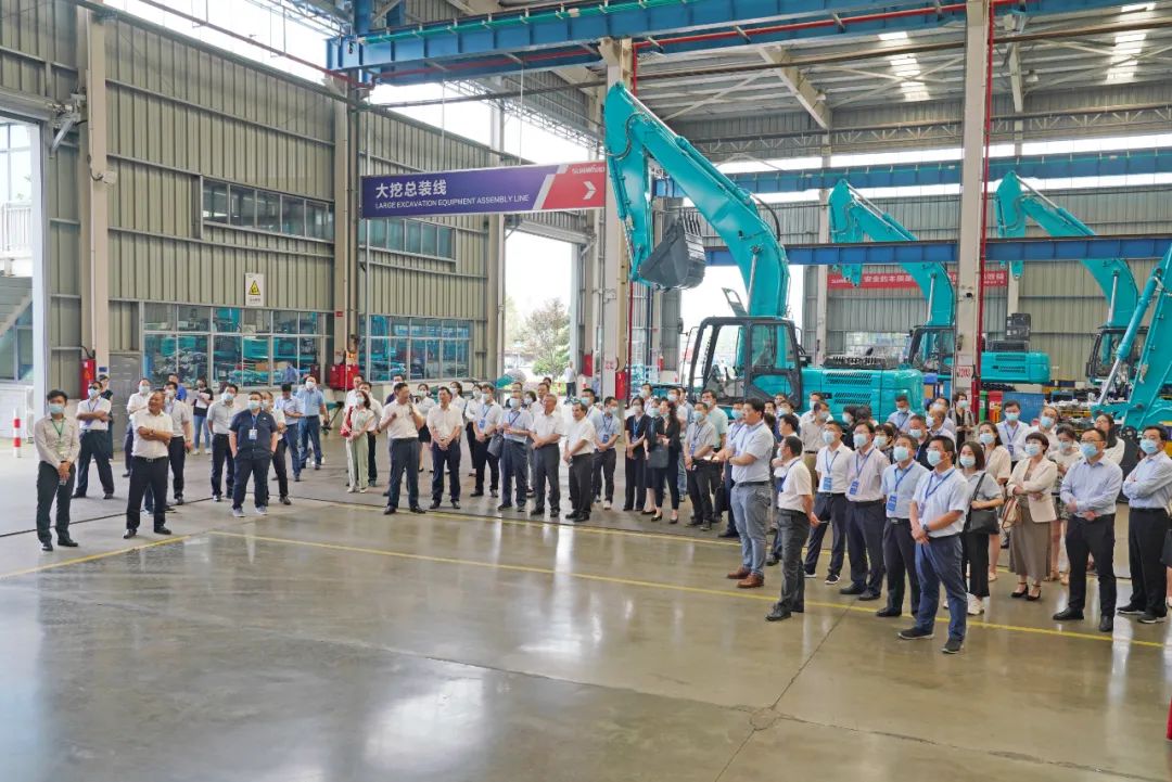 天下战略性新兴工业集群建设考察团调研壹定发智能