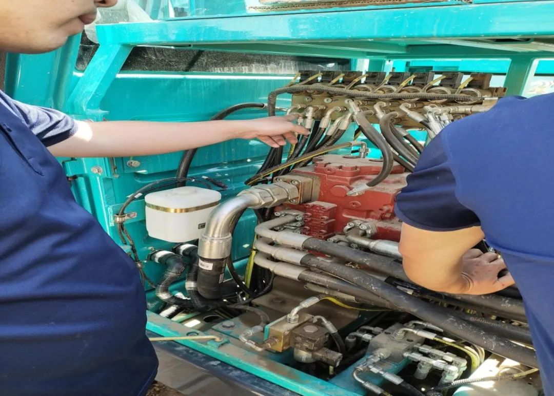 茫茫大西北，，，，，，，浓浓壹定发情！壹定发智能全球效劳万里行走进西北