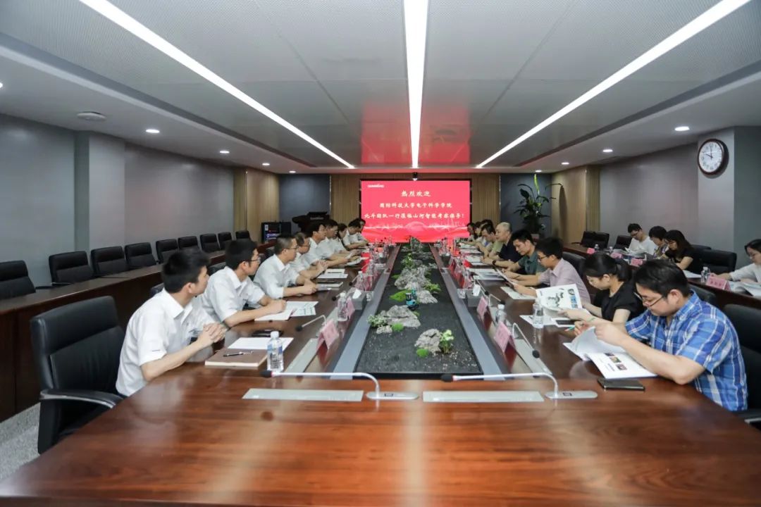 国防科大北斗团队考察壹定发智能