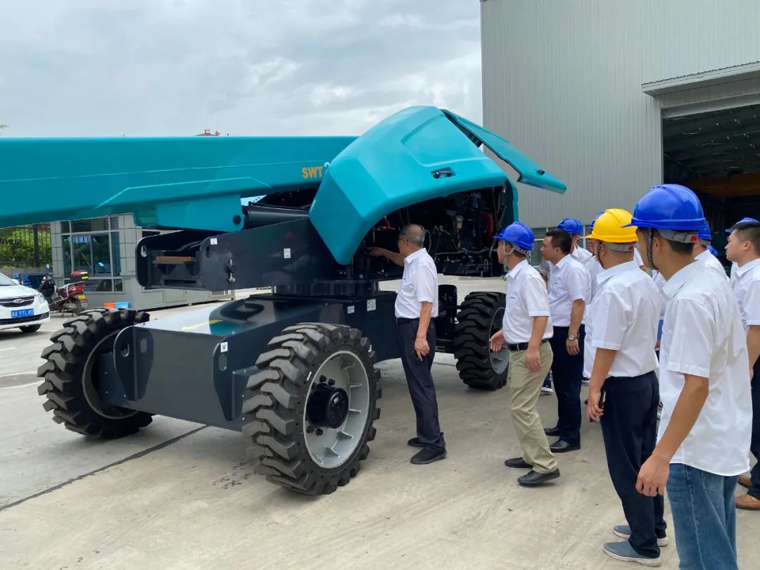 壹定发智能首款直臂式高空作业平台顺遂通过评审