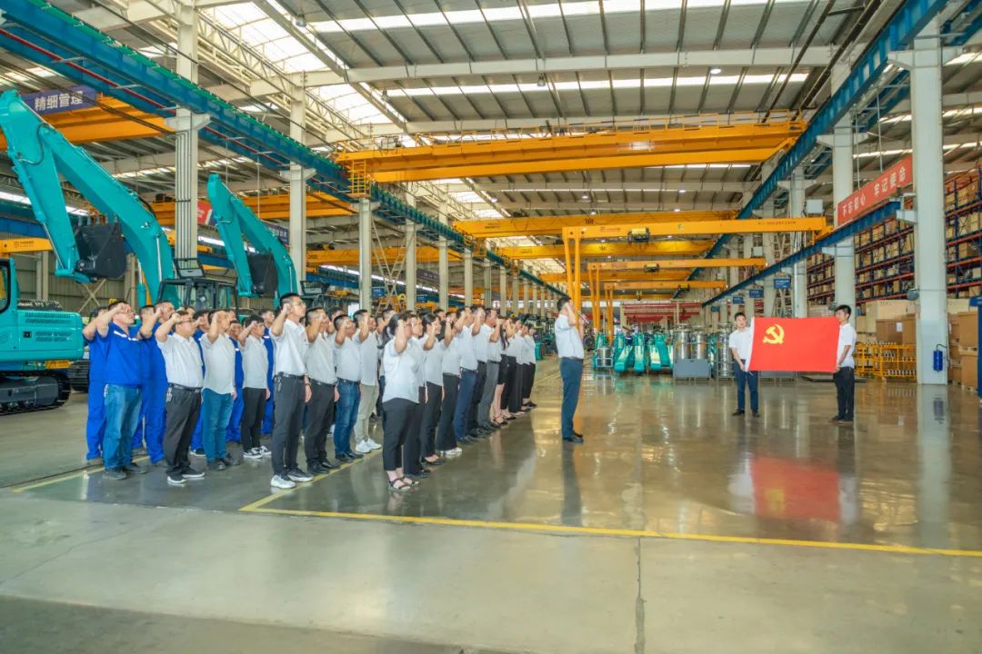 接续斗争再出发——壹定发智能党委举行新党员入党宣誓和老党员重温入党誓词活动