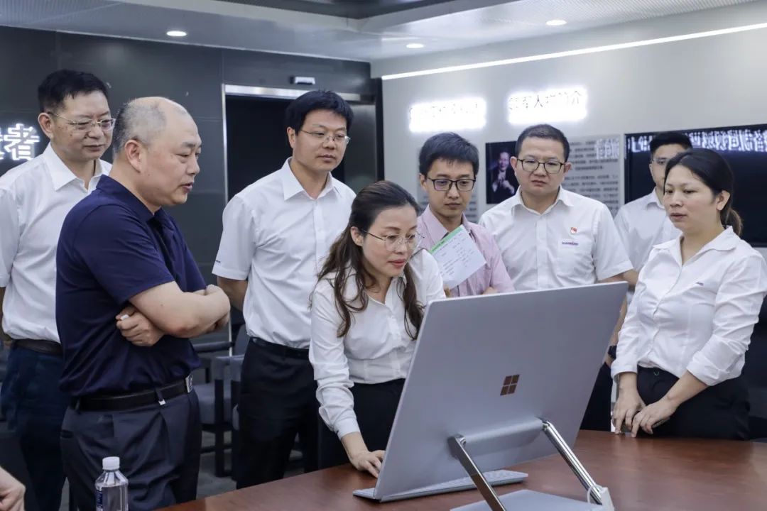 国防科大北斗团队考察壹定发智能