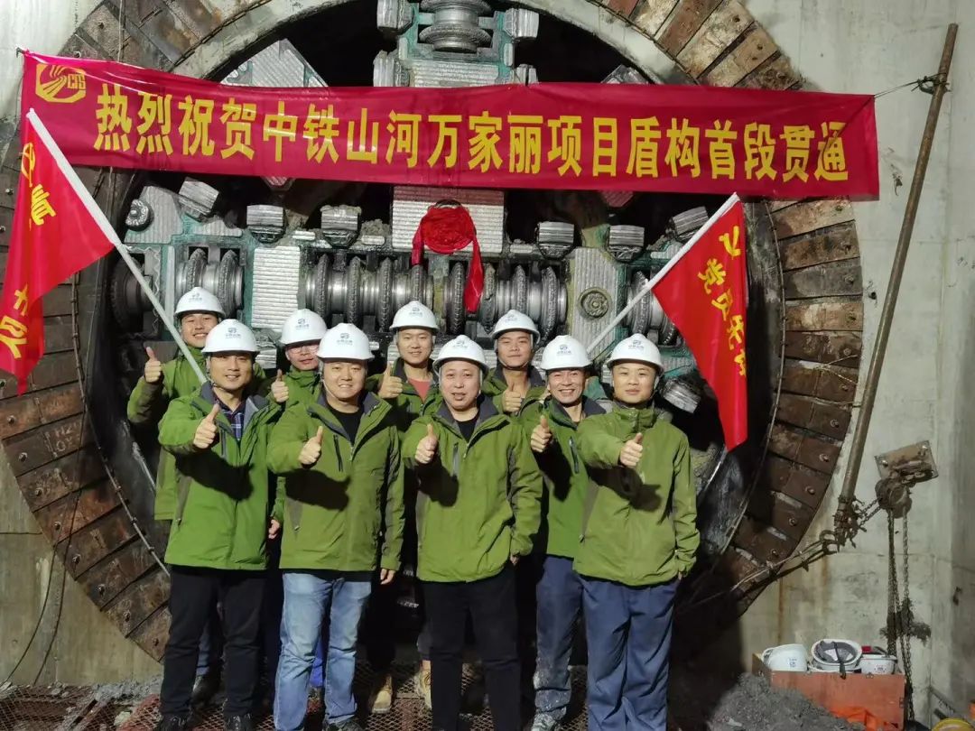 掘进1978米，，，，，，中铁壹定发首条盾构法施工隧道顺遂意会