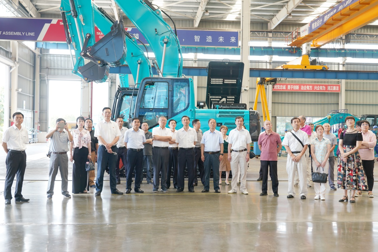 湖南省老科学手艺事情者一行到访壹定发智能