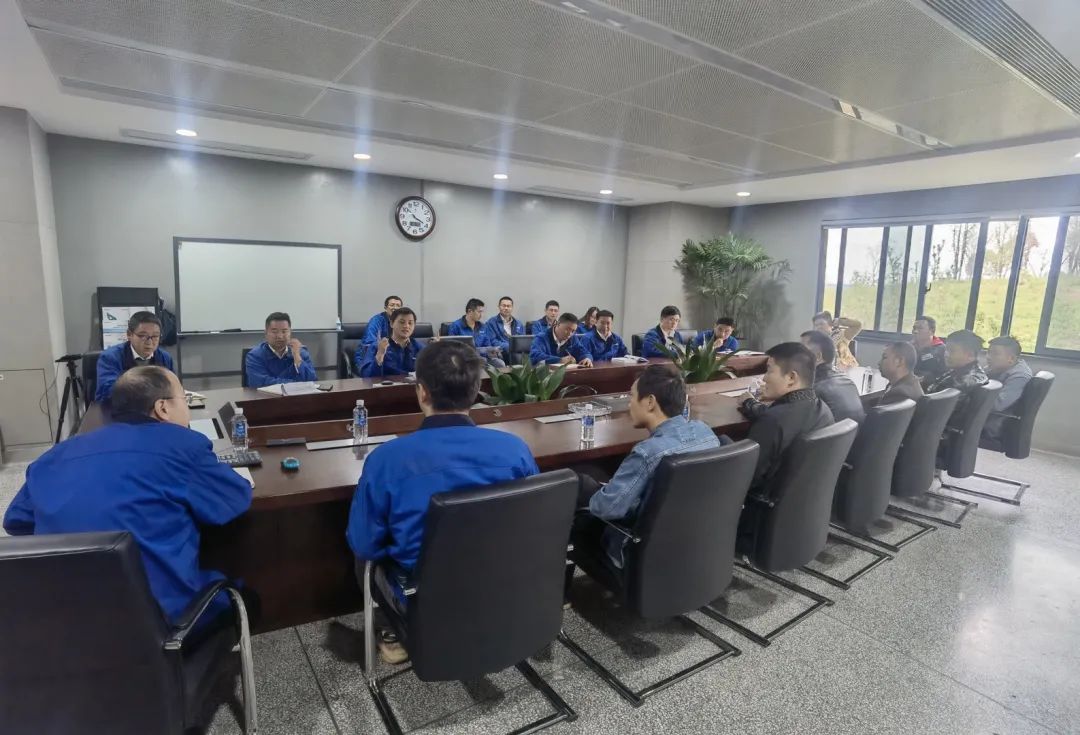 一起来“找茬”！10位“超等体验官”试驾壹定发智能最新“F系列”挖掘机