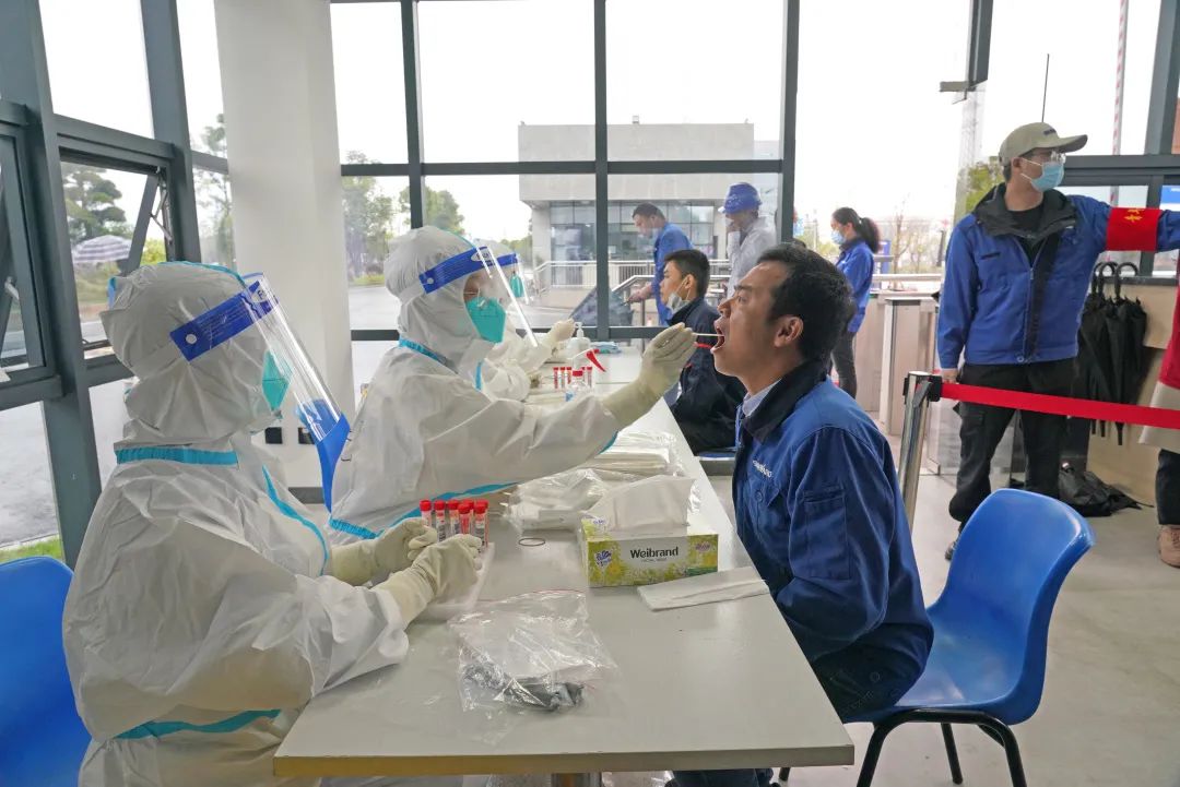 采样完成率近100%！壹定发智能第一时间开展全员核酸检测，，，，，包管清静生产