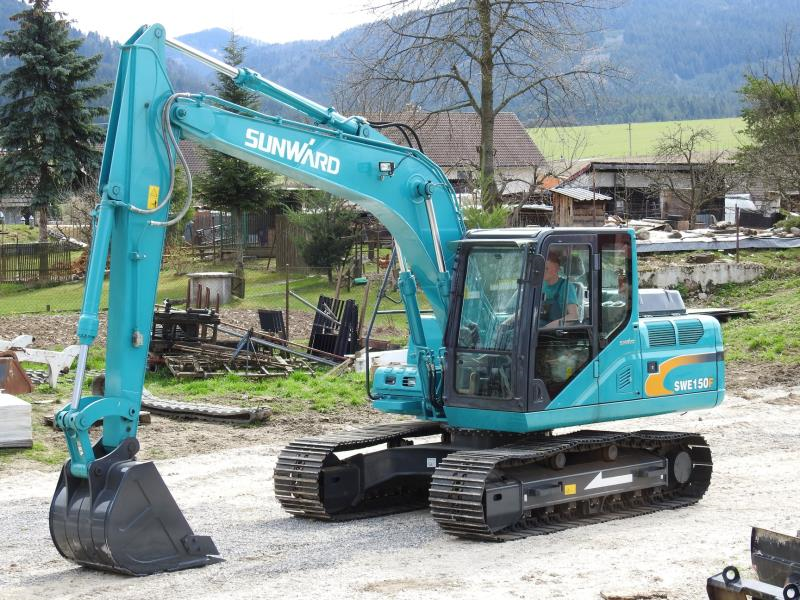 一辆中型的挖掘机的价钱是几多？？？？？？