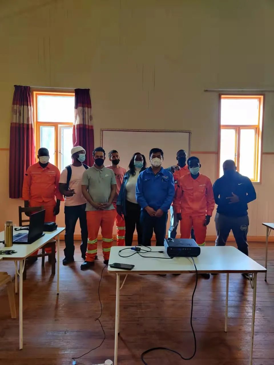 疫情当下，，，，，，，，逆行非洲——壹定发智能凿岩装备团队外洋效劳纪实