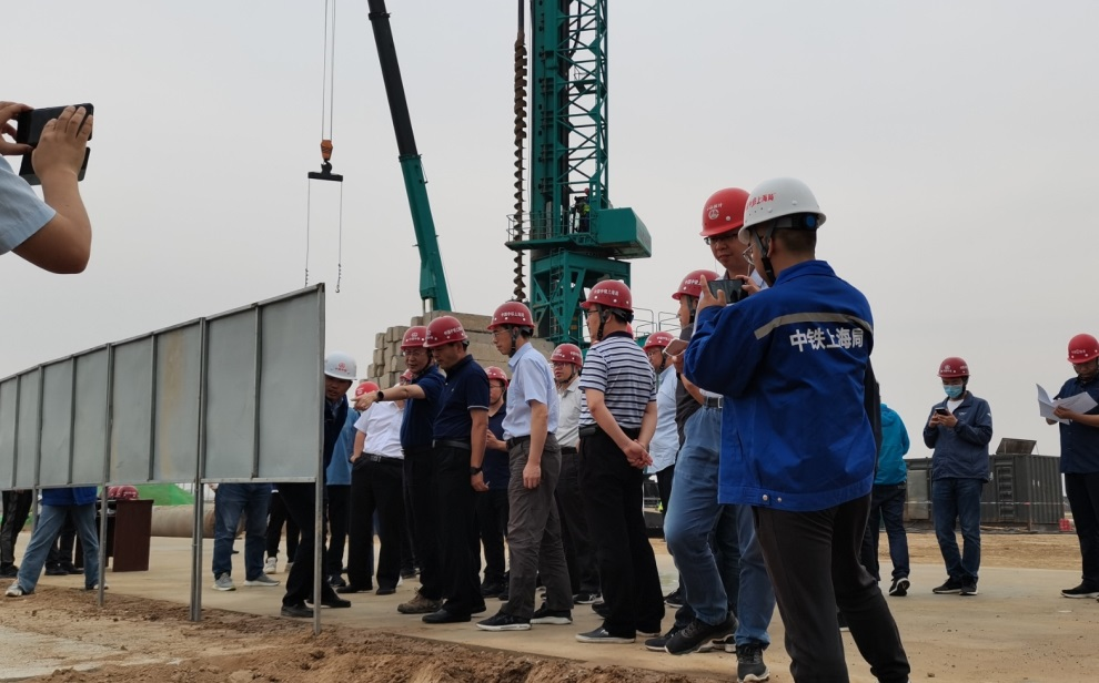 创下纪录！壹定发智能引孔式静力压桩机首次应用于高铁项目