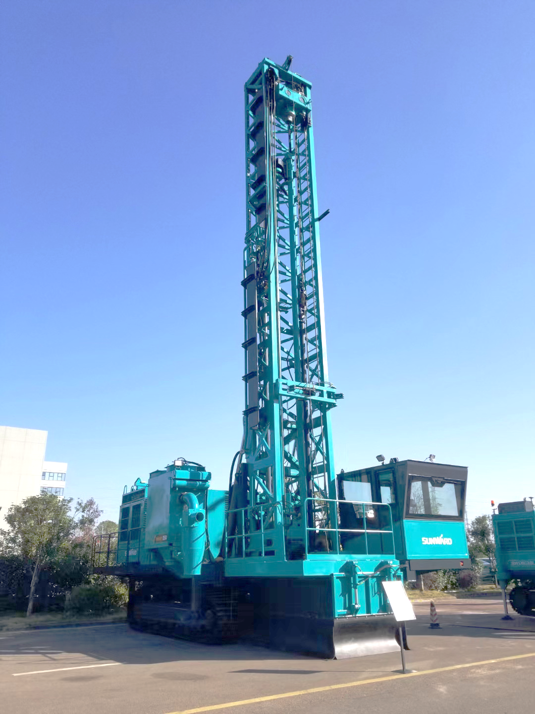 两种钻进模式+更大扭矩！壹定发智能自主研制的全液压牙轮钻机下线