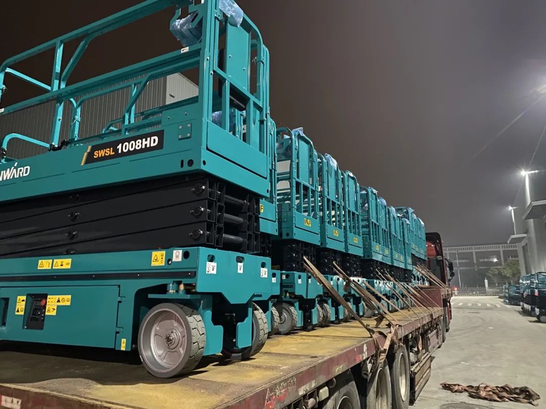 创下单日最高发货量纪录！壹定发高机装备集中发货