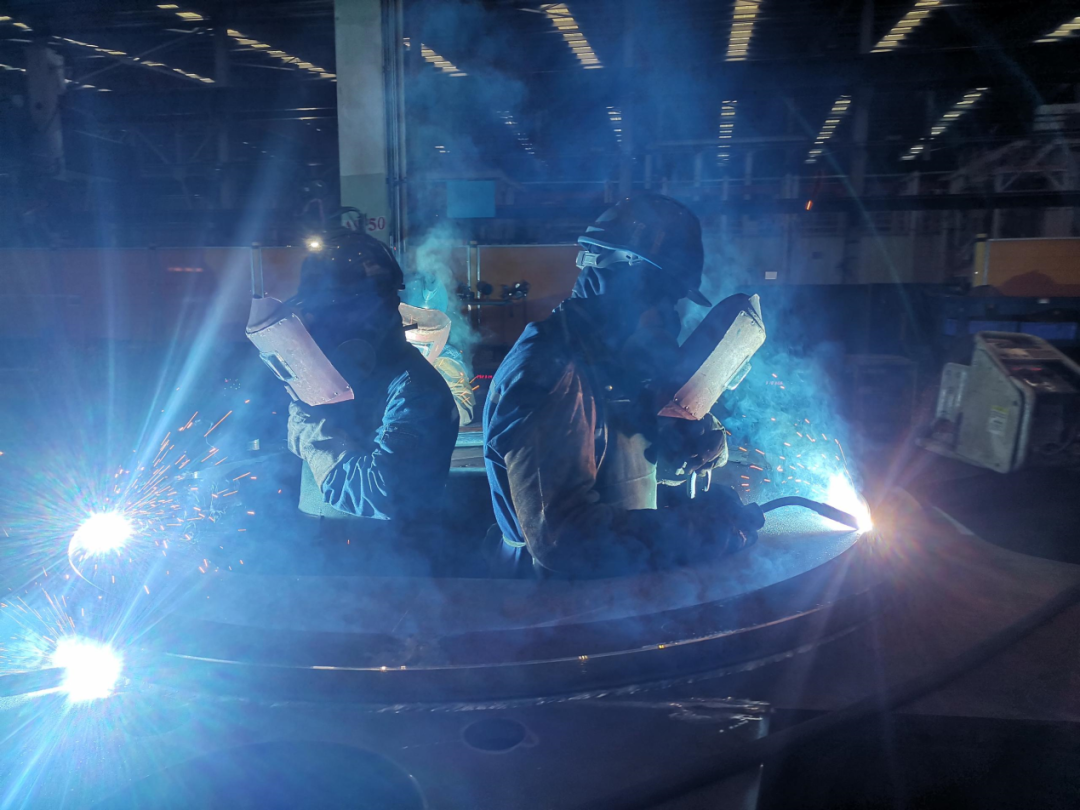 壹定发匠心 | 一把焊枪“点亮”绚烂人生