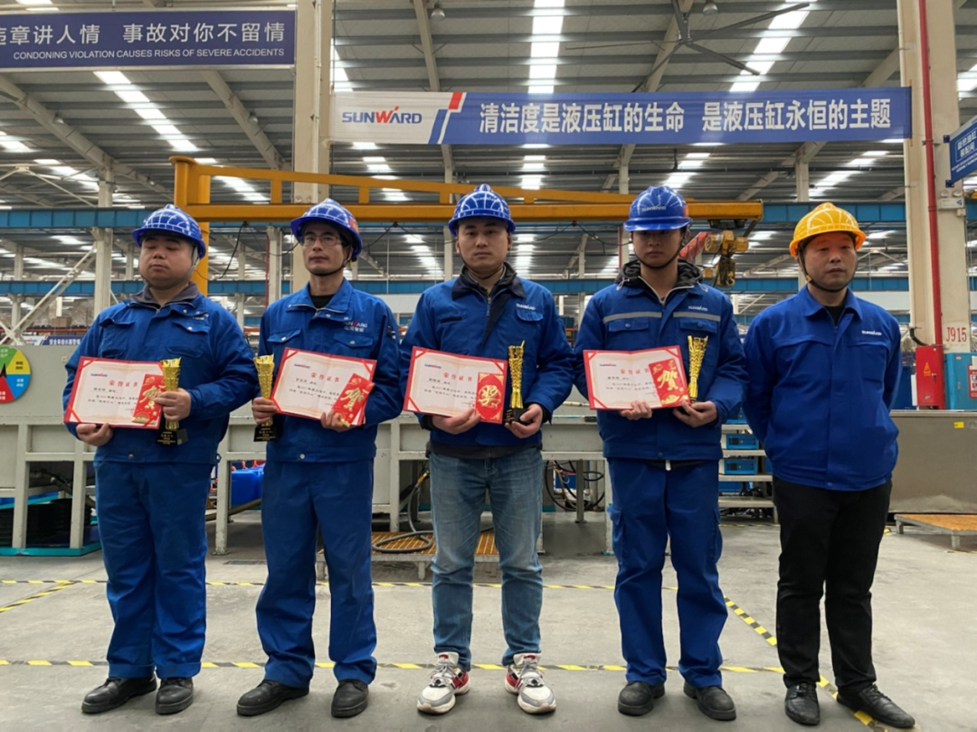 壹定发工匠 | “浪波”不言苦，，，，，，，甘为“人梯”承大重