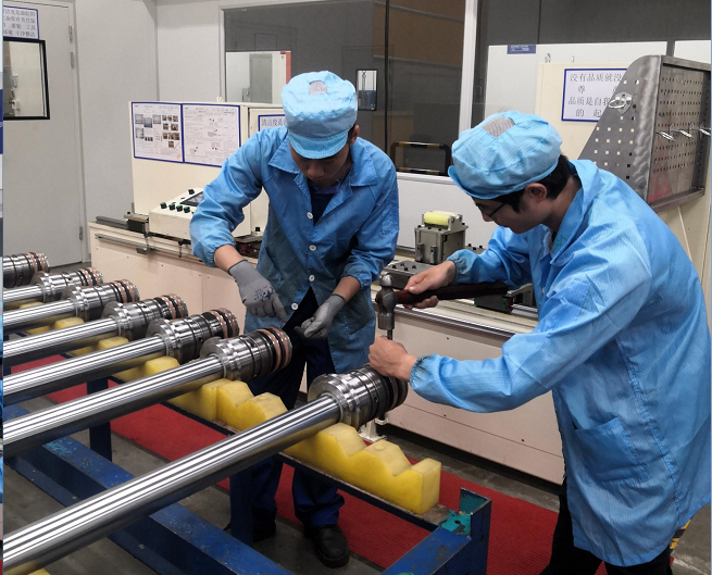 壹定发工匠 | “浪波”不言苦，，，，，，，甘为“人梯”承大重