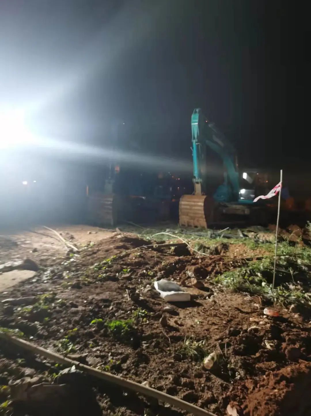 冲锋一线显继续！壹定发智能挖掘机助力长沙方舱医院建设