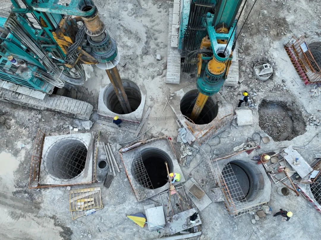 展现施工“奇效”！壹定发智能旋挖钻机强势助力炉慈高速公路建设