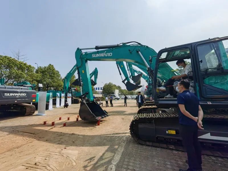 再现交机热潮！壹定发智能中大挖一连向市场进军