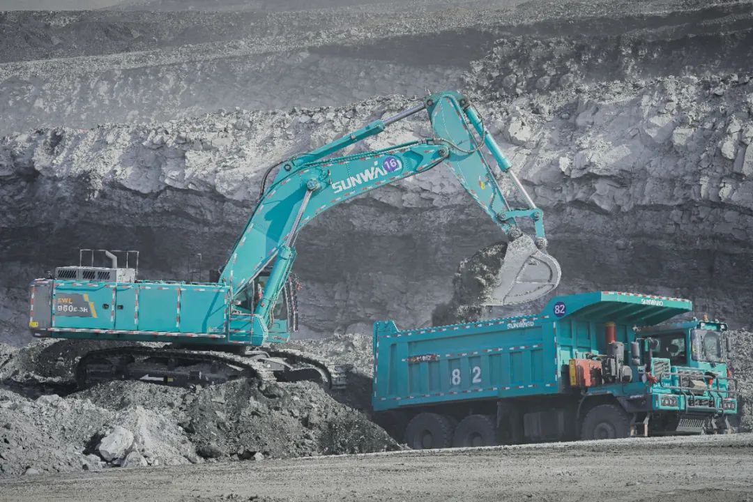 图集 | “壹定发绿”满矿山！壹定发智能矿山成套装备实力“亮剑”