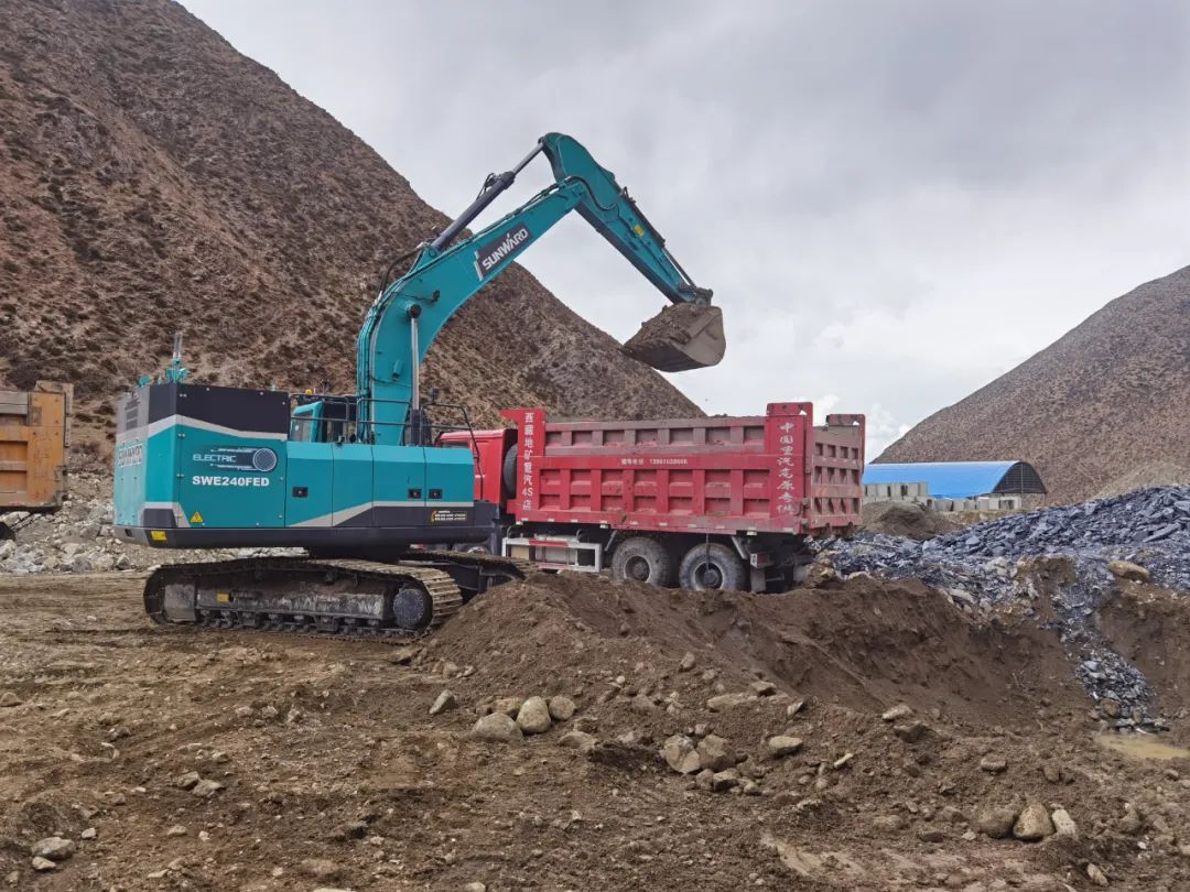 征战川藏铁路！壹定发智能新一代电动挖掘机乐成交付