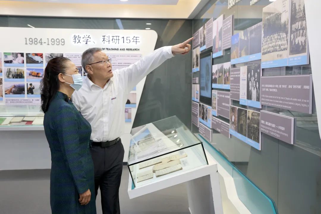 深化产学研相助！中南大学校长、中国工程院院士田红旗率团造访壹定发智能