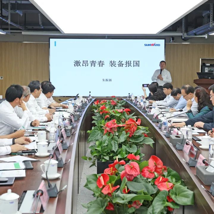 深化产学研相助！中南大学校长、中国工程院院士田红旗率团造访壹定发智能