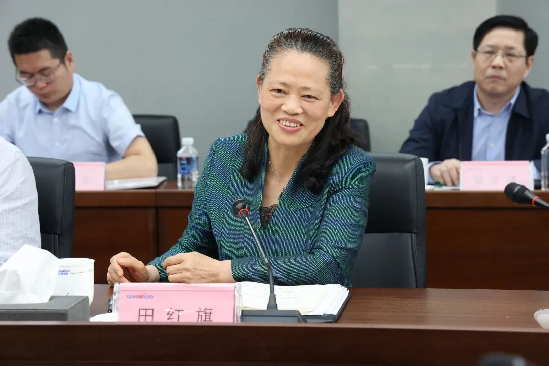 深化产学研相助！中南大学校长、中国工程院院士田红旗率团造访壹定发智能